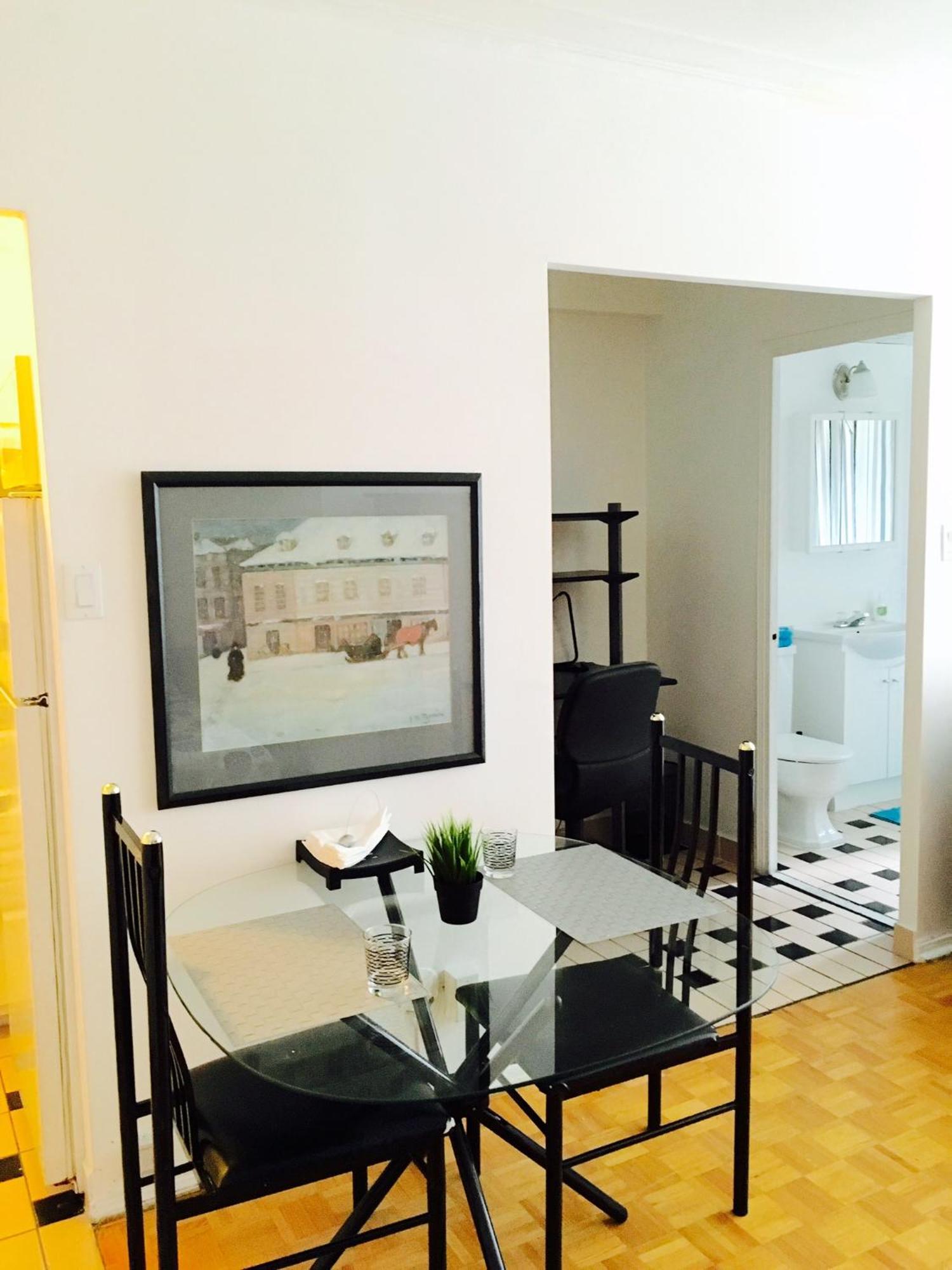 Stylish Montreal Apartment Comfortable Stay In The Golden Square Mile Exterior photo